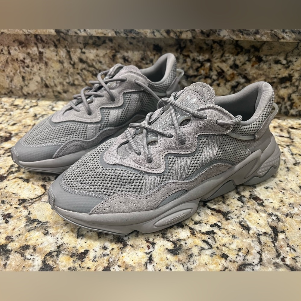 Women's Adidas Ozweego gray size - 8